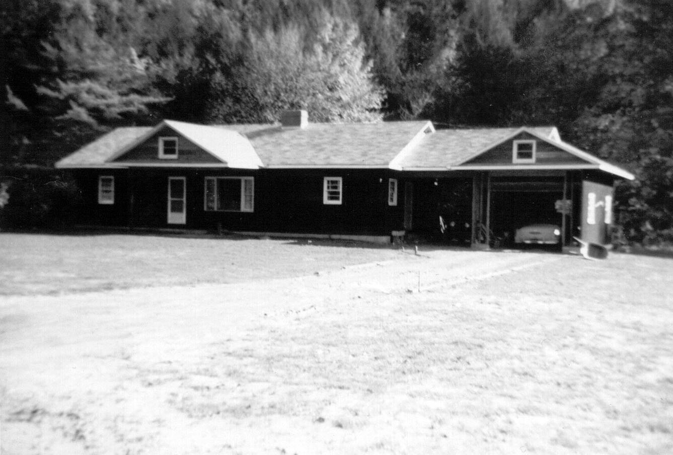 October 1958 - New Flick House in Tivoli